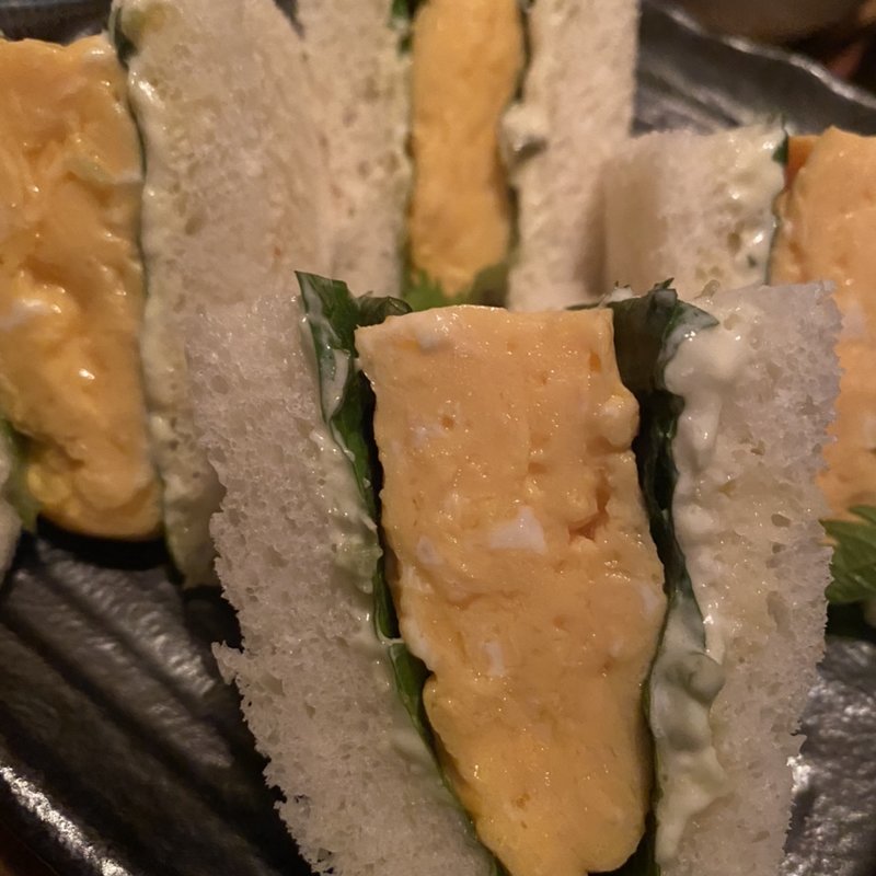 厚焼き卵と大葉のサンドイッチ(立ち呑み　やっすん)
