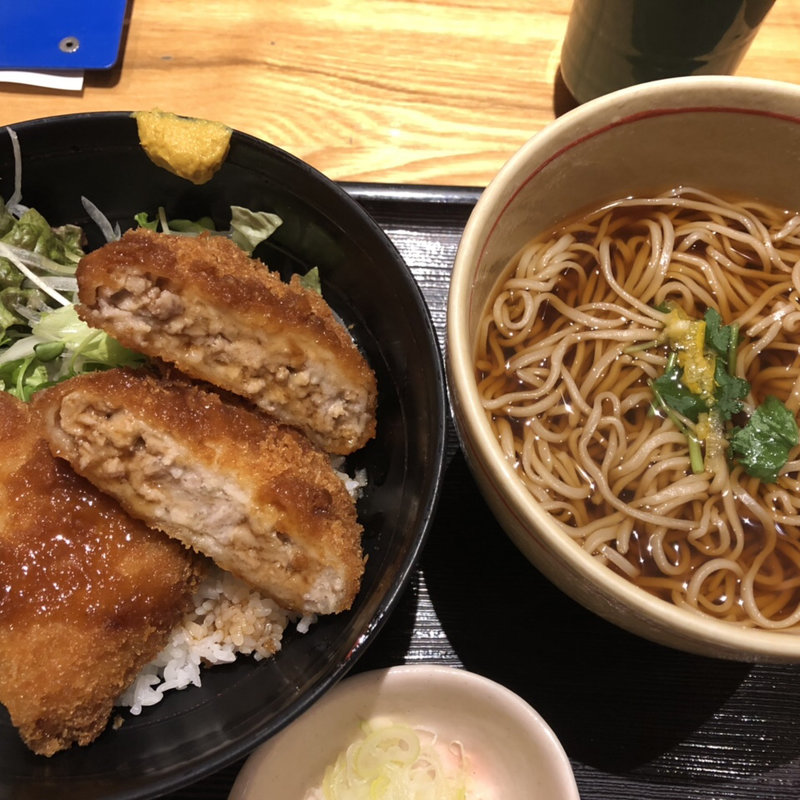 ソース黒豚メンチカツ丼(稲田屋 大手町店 )