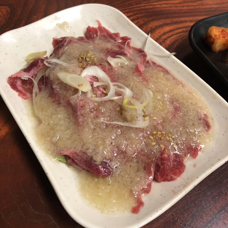 ほほ肉刺身(焼肉・ホルモン料理とらじ亭上野御徒町本店)