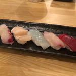 握り寿司5貫(大地と海のめぐみ 魚 （だいちとうみのめぐみ ぎょっ）)