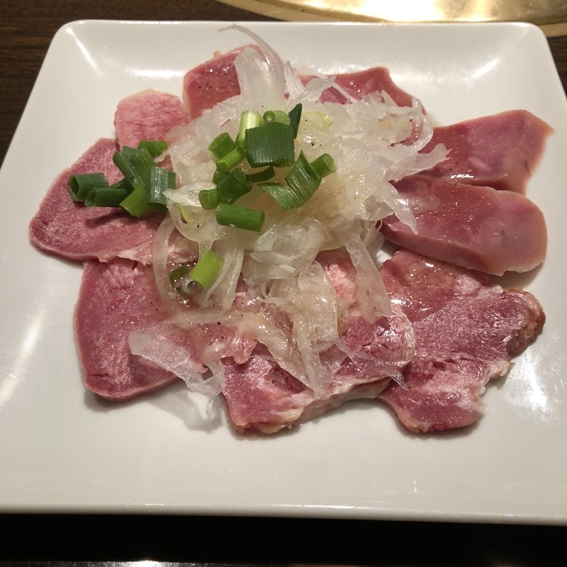 スモークポークタンのカルパッチョ風〜さっぱり塩ダレで〜(ワンカルビ 伊丹南野店)