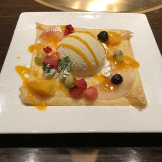 桃とマンゴーのチーズクレープガレット(ワンカルビ Plus+ 伊丹南野店 （ワンカルビプラス）)