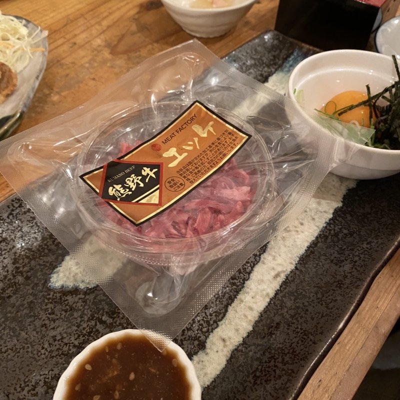 熊野牛ゆっけ(酒屋の酒場 )