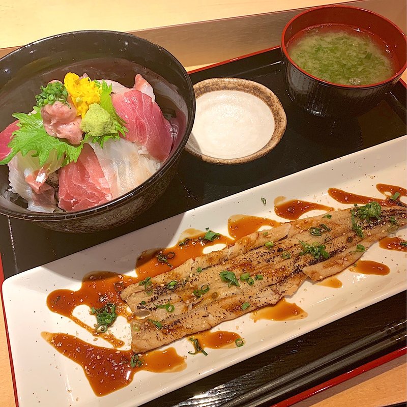 炙り穴子一本のせ海鮮丼(赤坂 まえ田)