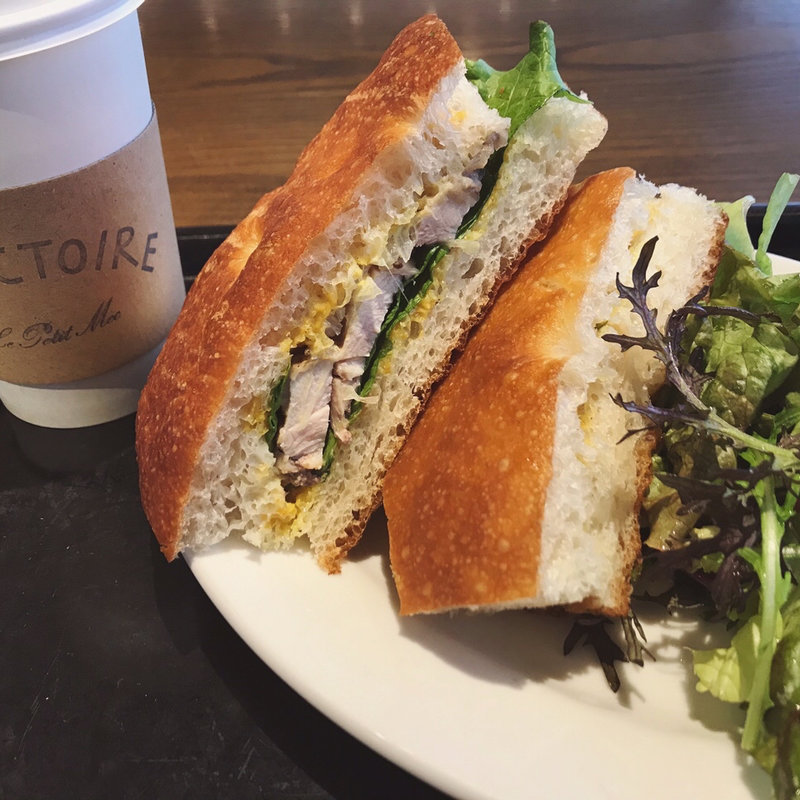 フォカッチャサンド　　鶏もも肉のココナッツ風味(レフェクトワール （REFECTOIRE）)