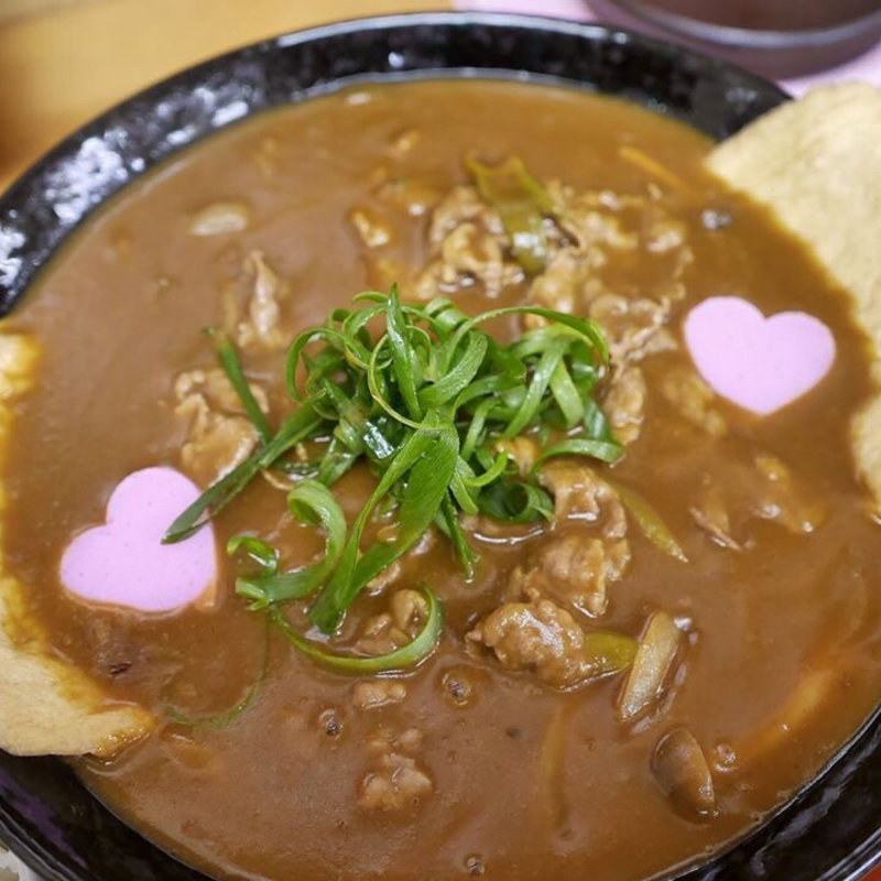 すっごい大きなきつねあげのカレーうどん(手打ちうどん 紅屋)