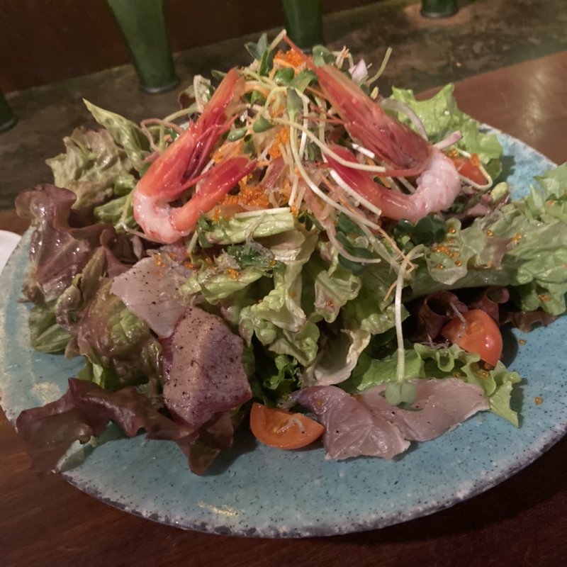 青木鮮魚店の炙り海鮮サラダ(三代目魚河岸 青木鮮魚店 南幸店)