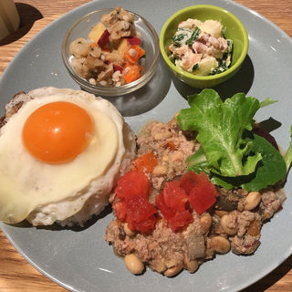 根菜と大豆、挽肉の和風ガパオライス(みのりカフェ 福岡パルコ店)