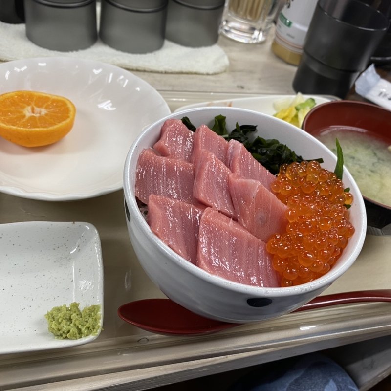 マグロいくら丼(がんねん)