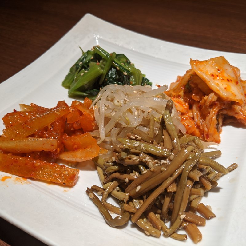 キムチとナムルの盛り合わせ(個室焼肉ITADAKI 馬車道)