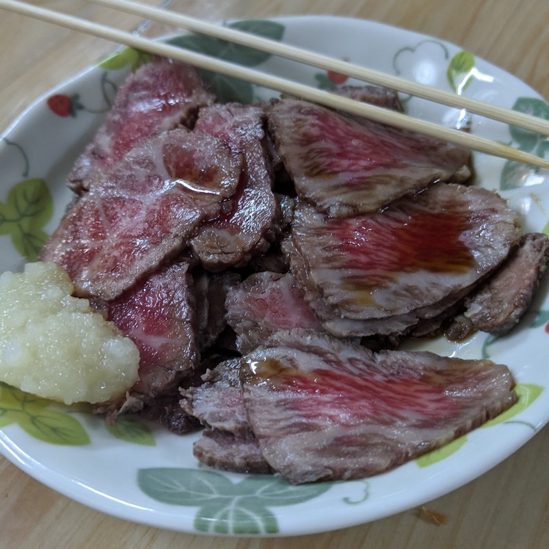 牛たたき(肉のまえかわ やきとり・立ち飲み (株)前川商店)