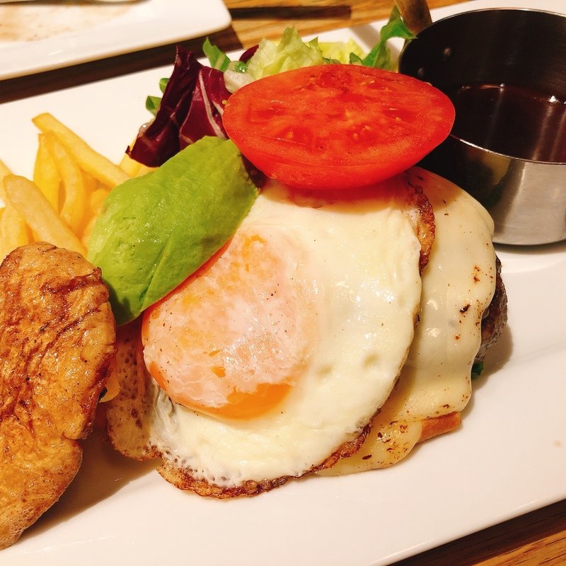 熟成肉の塩ハンバーグ(ビストロカフェ レディース&ジェントルメン （BISTRO CAFE LADIES & GENTLEMEN）)