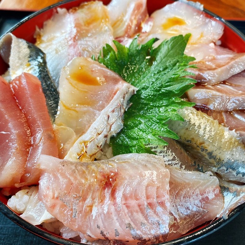 2階建海鮮丼(お食事処 船よし)