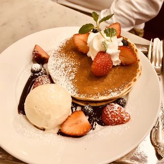 苺のパンケーキ(カフェウィーン日本橋三越店)