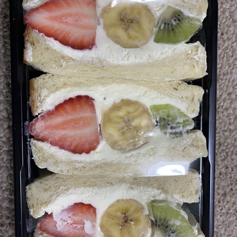 季節のフルーツサンド(俺のベーカリー&カフェ)