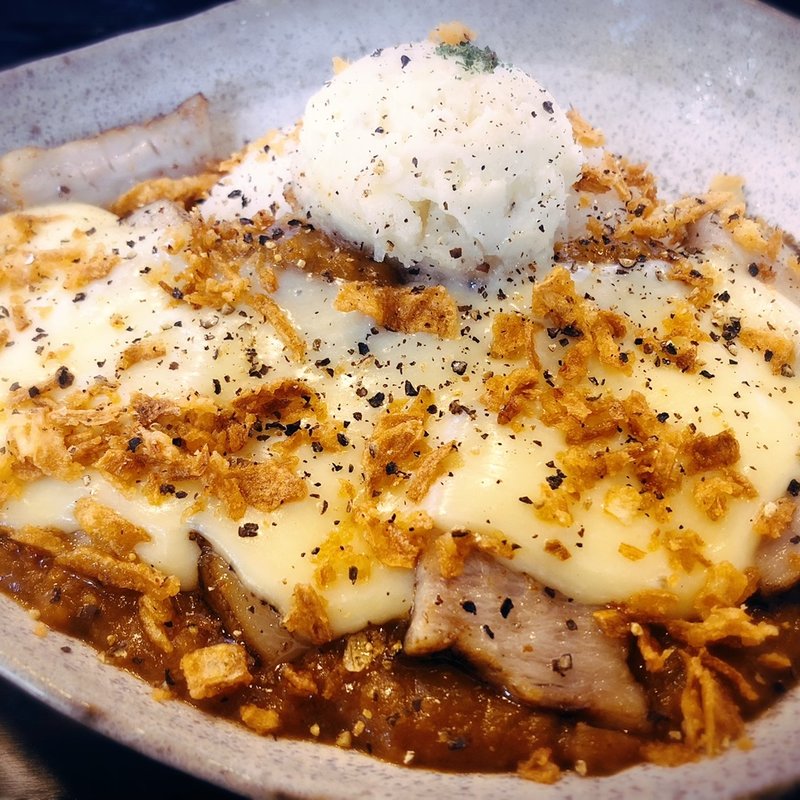自家燻製豚とチーズのカレー(燻製カレー池田本店)
