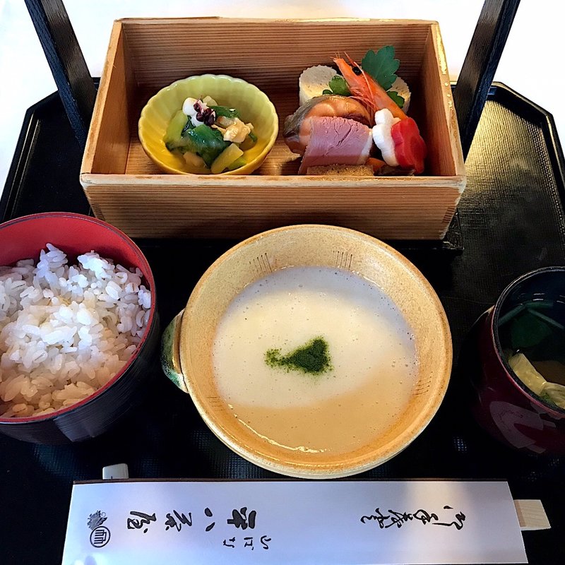 麦飯とろろ膳(山ばな平八茶屋 （やまばなへいはちぢゃや）)