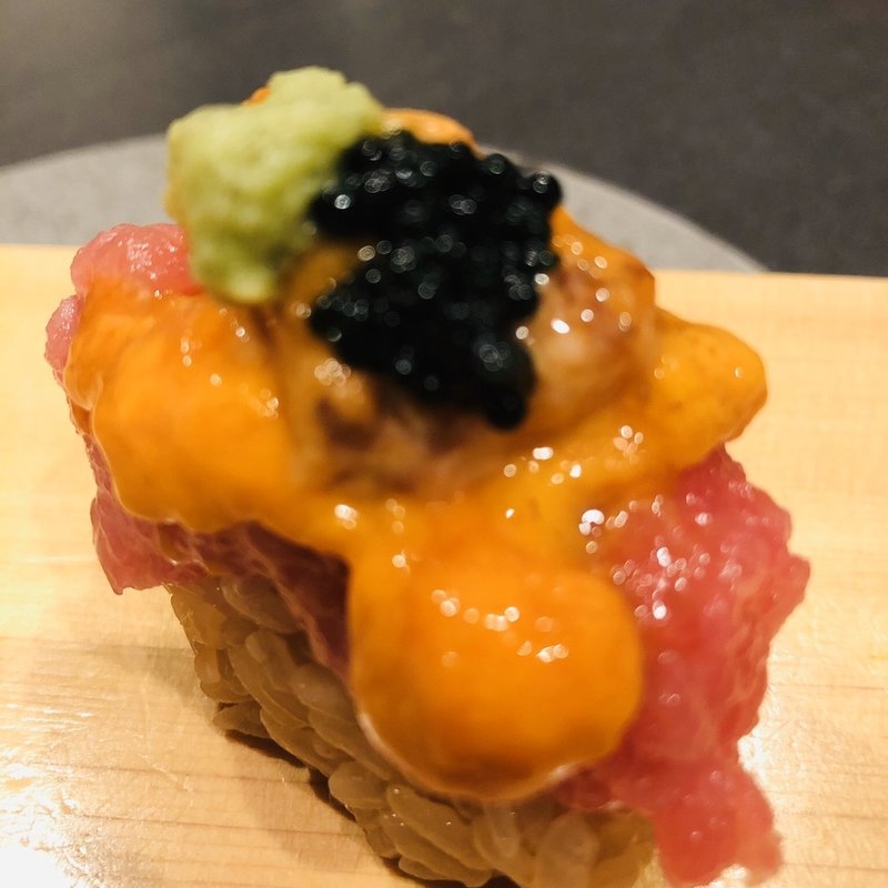 中落ち雲丹キャビア握り(鮨いつみ)