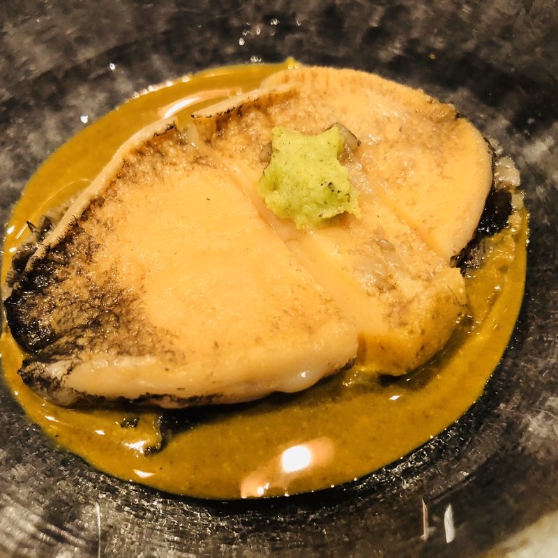 蒸し鮑肝ソース(鮨いつみ)