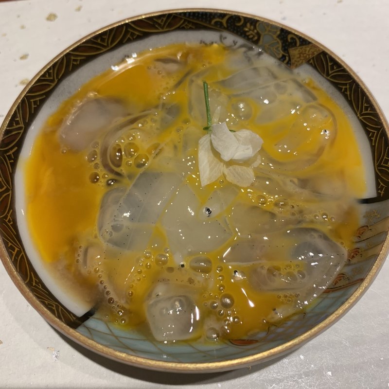 あなごの稚魚の生卵お酢和え(銀座 鮨 阿部)