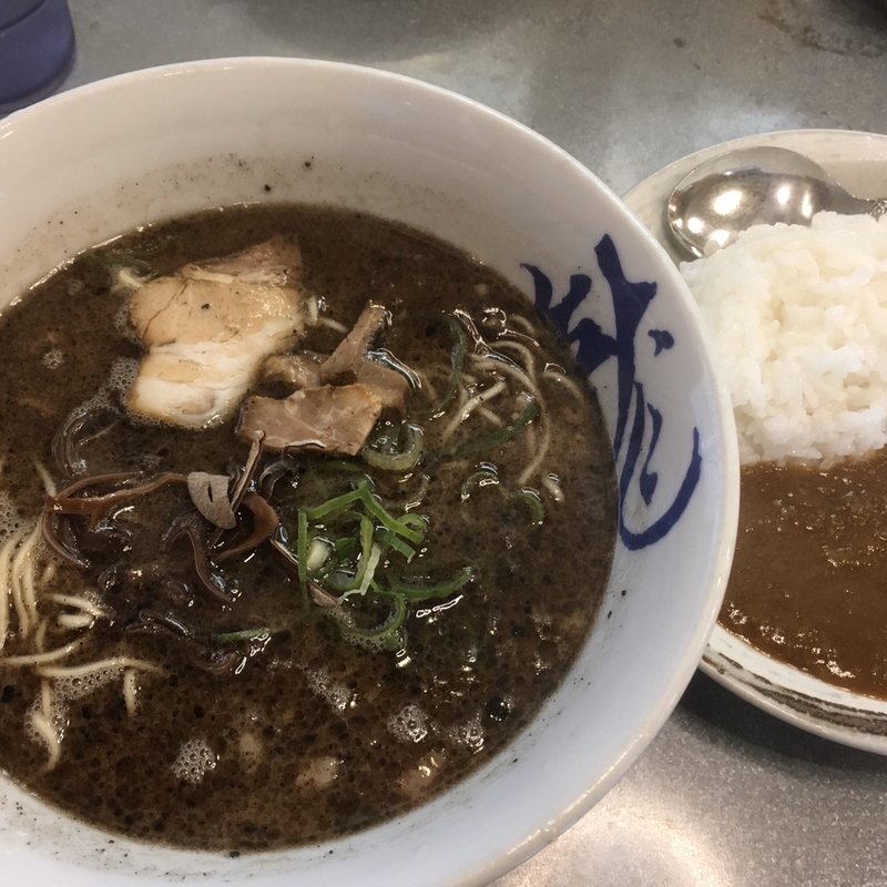 黒とんこつ・半カレー(一龍)