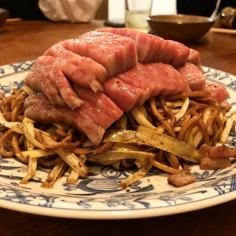 焼きそばとイチボ(中國菜 月泉)