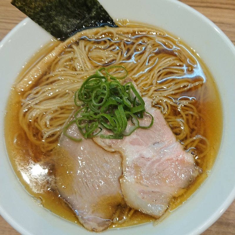 煮干し醤油ラーメン(らーめん にじいろ)