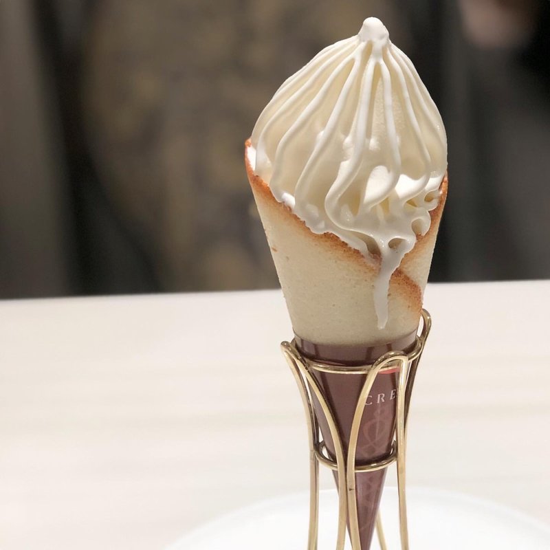 最高級の生クリームソフト「クレミア」&ラングドシャコーン(ル・パン神戸北野 伊丹空港店)