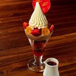 イチゴとチョコレートのパフェ〜紅茶のアクセントを添えて〜(ル・パン神戸北野 伊丹空港店)