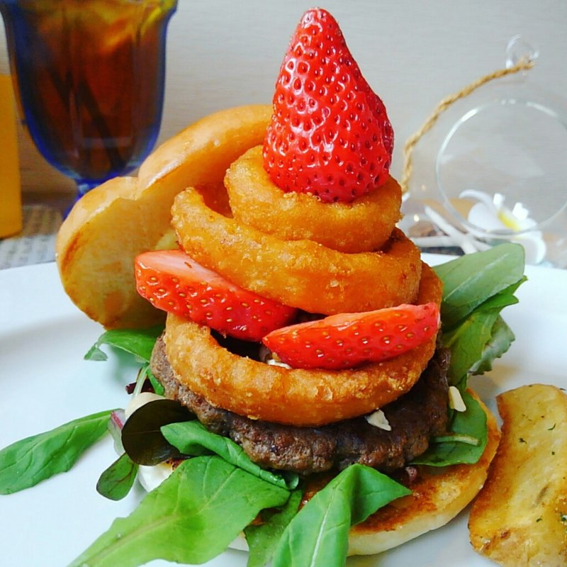 いちごのバーガー(アオラニカフェ)