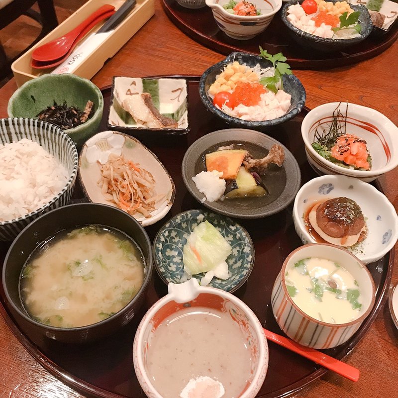 6種の彩り膳(和ごはん とろろや)