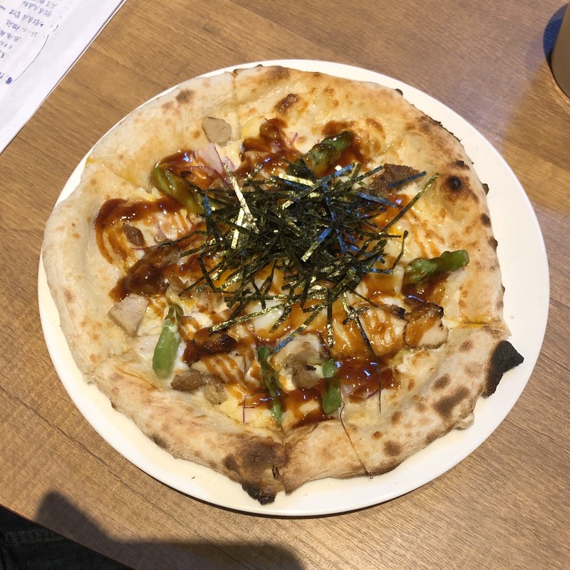 チキンと半熟卵のテリマヨピッツァ(ピッツァナポレターノカフェ 新宿御苑前店 )