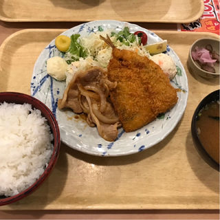豚生姜焼きとアジフライ定食(築地食堂源ちゃん 品川シーサイド店 )