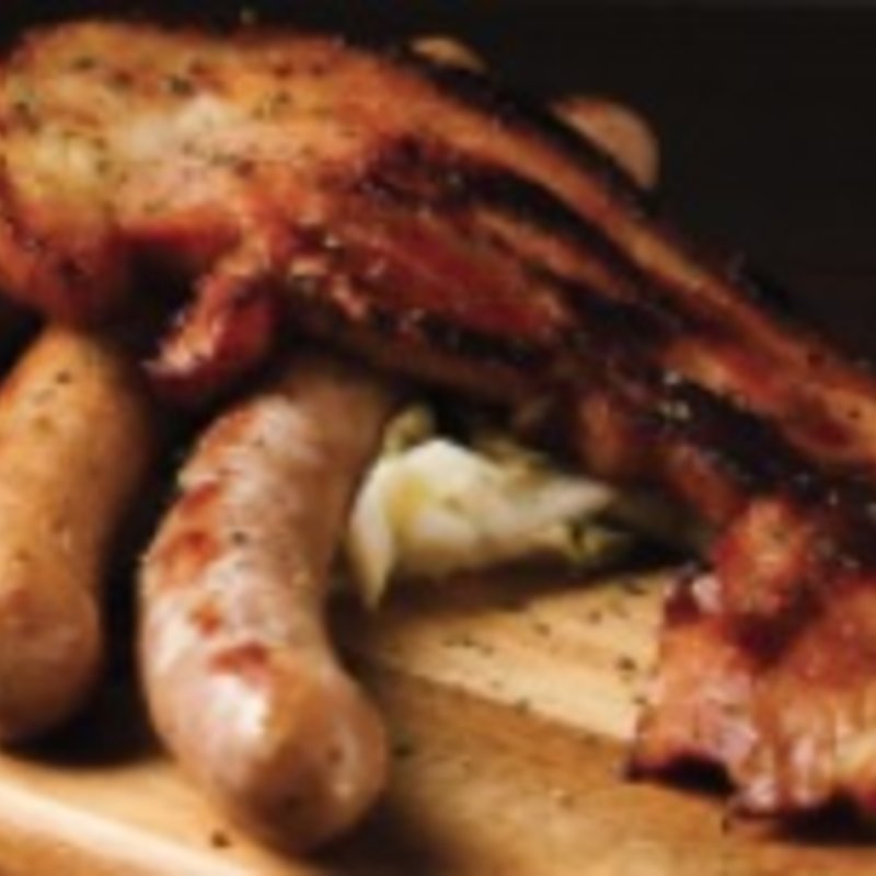 ソーセージ＆ベーコン盛り合わせ(3ND café+bar)