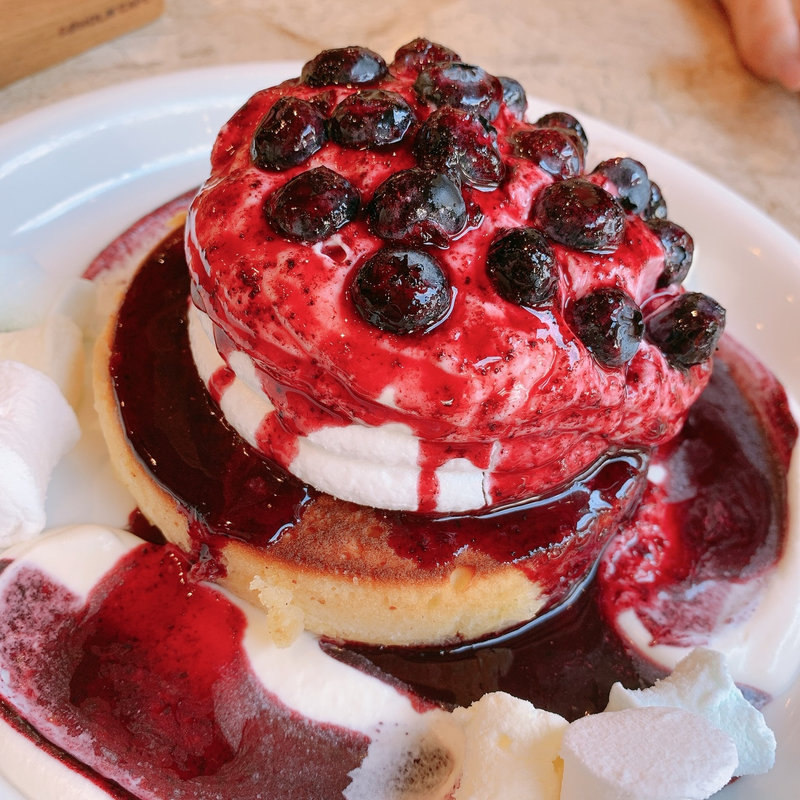 ホワイトデー限定『コットンキャンディパンケーキ』(カフェ アクイーユ 恵比寿)