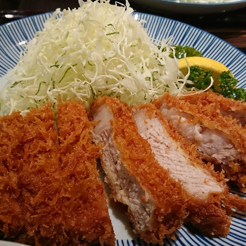 ロースかつ定食(とんかつ稲 モザイクモール港北)