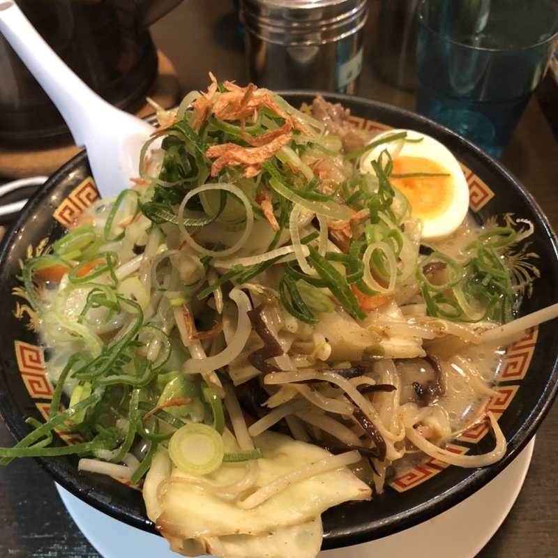ラーちゃん(豚骨ラーメン博多三氣 福大通り片江店)
