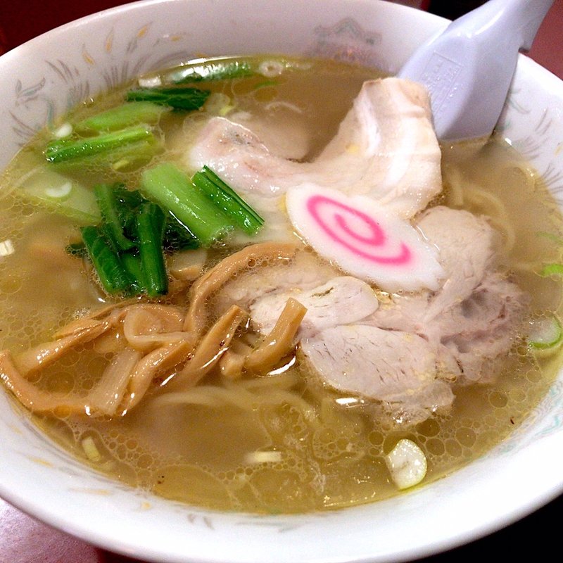 黄金塩ラーメン(龍鳳 大門横丁店)