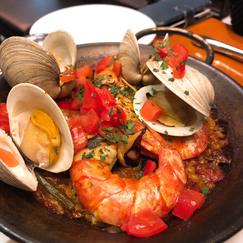 いろいろ魚介とフルーツトマト(La Oliva)