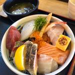海鮮丼(マルトモ水産 鮮魚市場 )