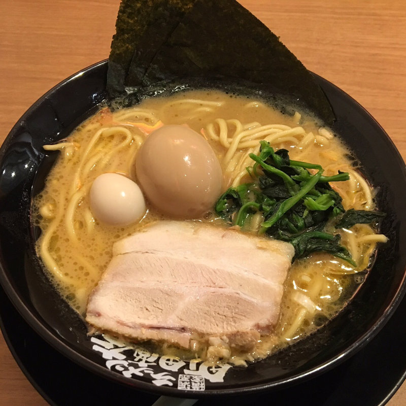 味玉ラーメン(横浜家系ラーメン 町田商店 泉バイパス店)