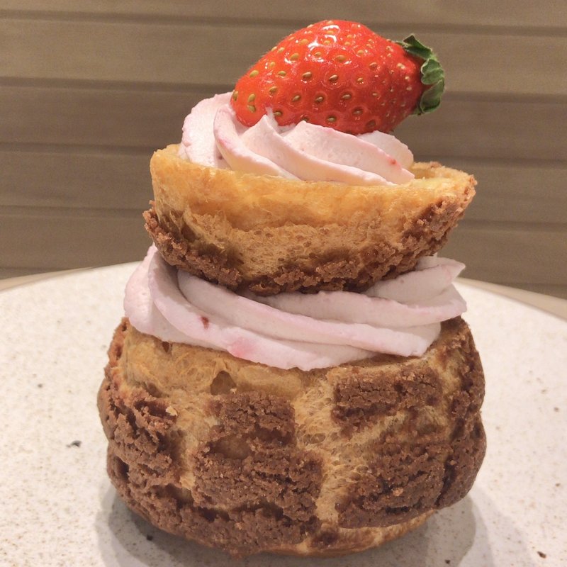 苺のシューサンド(uplight  cafe)