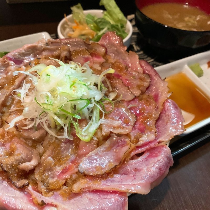 はみでるカルビ丼(ICHIYA （イチヤ）)