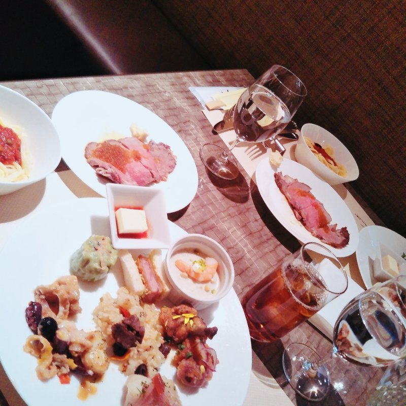 (京王プラザホテル　スーパーブッフェ　グラスコート)