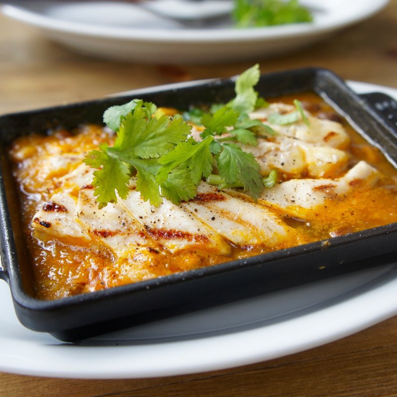 熊本 天草大王 胸肉のカスレ風(SARU - Apero Bistro - 自由が丘)