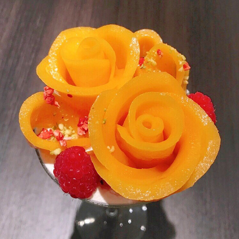 マンゴーローズブーケのパフェ(カフェコムサ 池袋店)