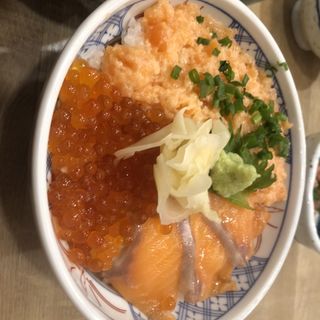 サーモン三色丼(磯丸水産 中洲川端店)
