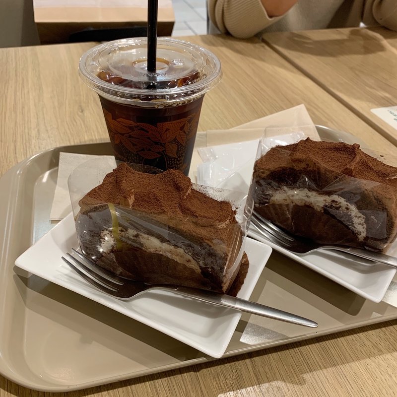 生チョコのロールケーキ(E PRONTOラゾーナ川崎プラザ)