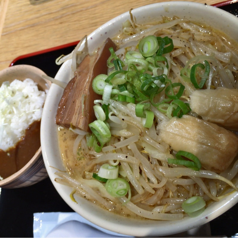 沖縄そば こってり(ナンクルナイサ きばいやんせー 神保町テラススクエア店 )