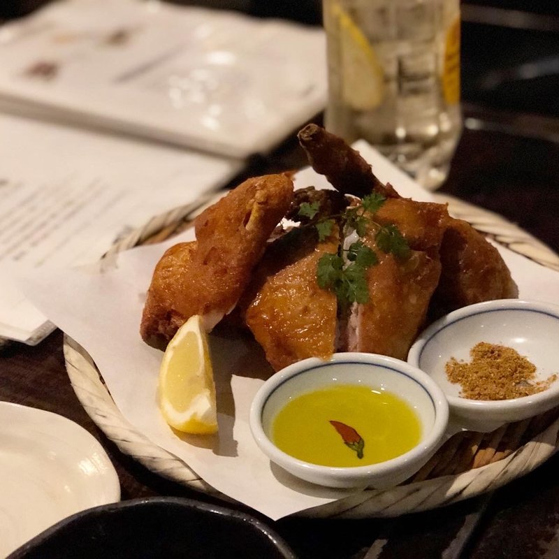 丸鶏の素揚(丸鶏るいすけ)